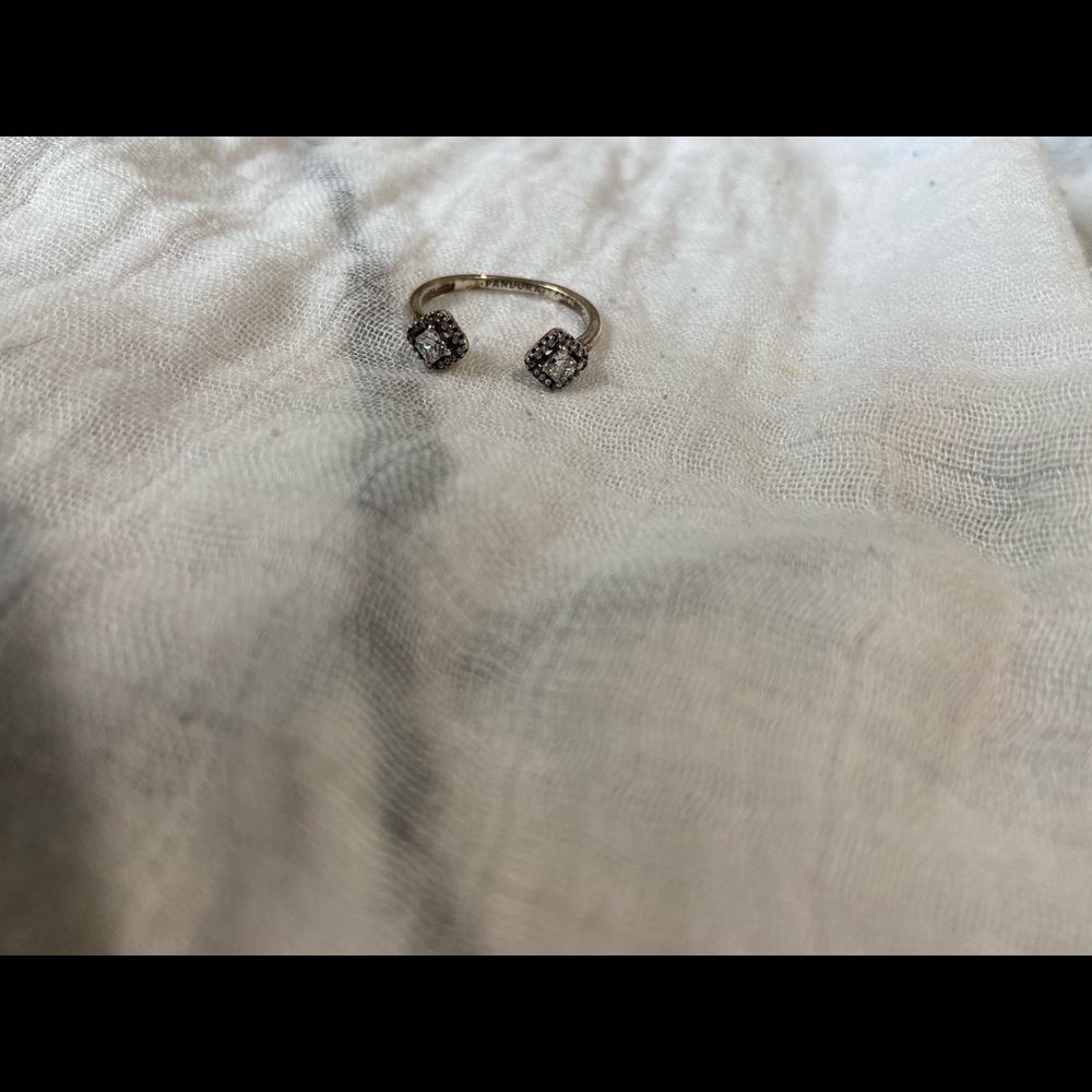 Pandora ring
